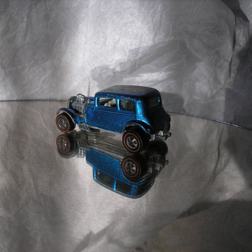 Hot Wheels Redline Classic 32 Ford Vicky Medium (Windex) Blue (1969) - Picture 2 of 7
